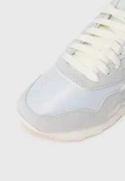 Reebok Classic Trainers - Moon/chalk -Modern Classic Shoes Store 6b6a21d3c89a4e65b4512740b07ca7c2