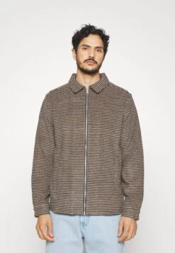 Revolution Overshirts - Light Jacket - Green -Modern Classic Shoes Store 6d8ac3c952314c63a4a4c176eb5071c1