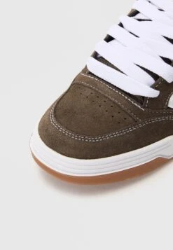 Vans HYLANE UNISEX - Skate Shoes - Brown -Modern Classic Shoes Store 70ae36d88cdb4e99a756006b7d7177b6