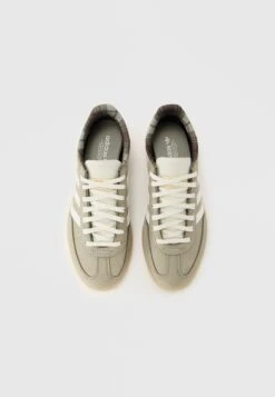 Adidas Originals HANDBALL SPEZIAL UNISEX - Trainers - Silver-coloured/off White/gum -Modern Classic Shoes Store 7469ad1469814d6b851a99b6484aeaaf