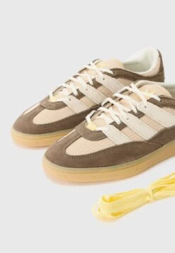 Adidas Originals HANDBALL SPEZIAL ST UNISEX - Trainers - Cargo Brown/off White/magic Beige -Modern Classic Shoes Store 747931e867774f5cb9fb7cd505f29476