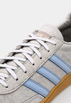 Adidas Originals HANDBALL SPEZIAL - Trainers - Alumina Clear Sky Gum -Modern Classic Shoes Store 74ddfe97f395439e841b31ab5d349277