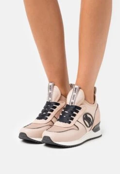 DKNY Sabatini Lace Up - Trainers