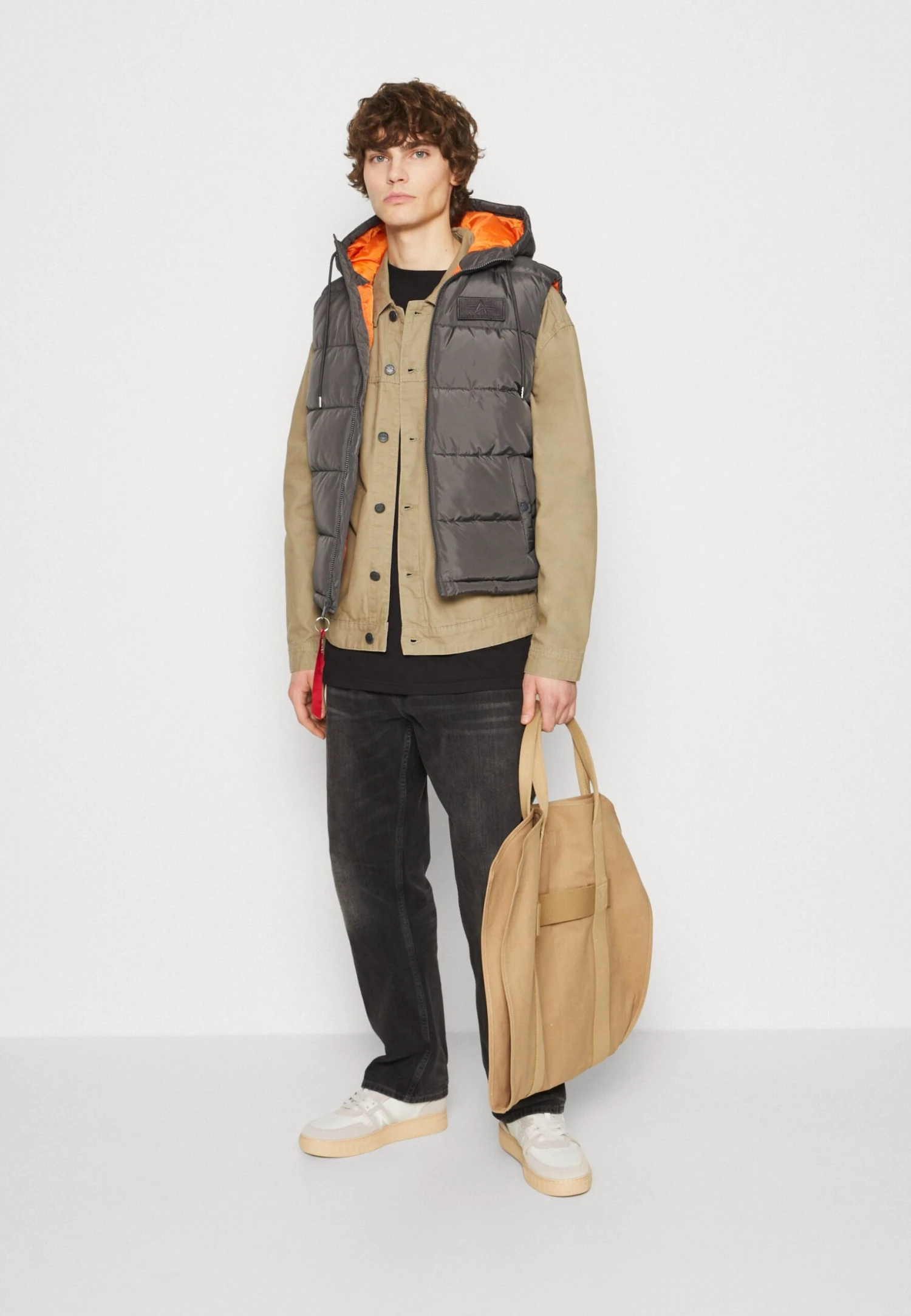 Alpha Industries Hooded Puffer Vest - Waistcoat - Grey Black 2 Alpha Industries Hooded Puffer Vest - Waistcoat - Grey Black - Image 2