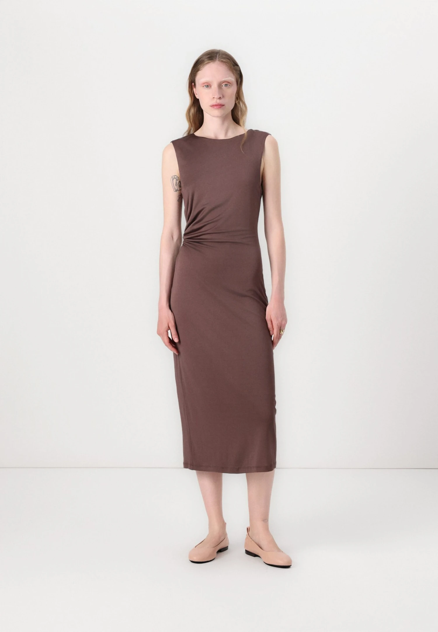 MARQUIS RUCHED CUT OUT MIDI DRESS - Jersey Dress - Chocolate 1 MARQUIS RUCHED CUT OUT MIDI DRESS - Jersey Dress - Chocolate