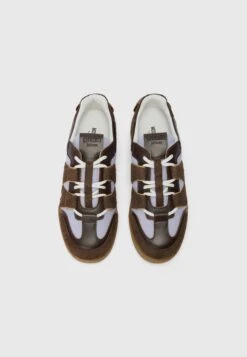 MOSCHINO Trainers - Lilla/moro -Modern Classic Shoes Store 7abf0561c1884151a24bd61940b93ce7