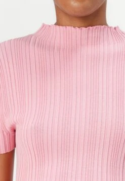 Hugo SAREPLYK - Jumper Dress - Bright Pink -Modern Classic Shoes Store 7b4d1961dba744a69be7fabcd858185c