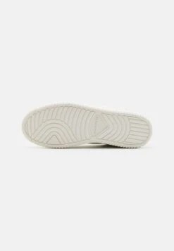 AllSaints REGAN LOW - Trainers - Chalk White/black -Modern Classic Shoes Store 7d21ef566fc844ac8648e17f1e0ac745