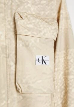Calvin Klein Jeans Boxy Cropped Shacket - Summer Jacket - Beige -Modern Classic Shoes Store 7e166a6d980f44bea471d5dae64cc5a3