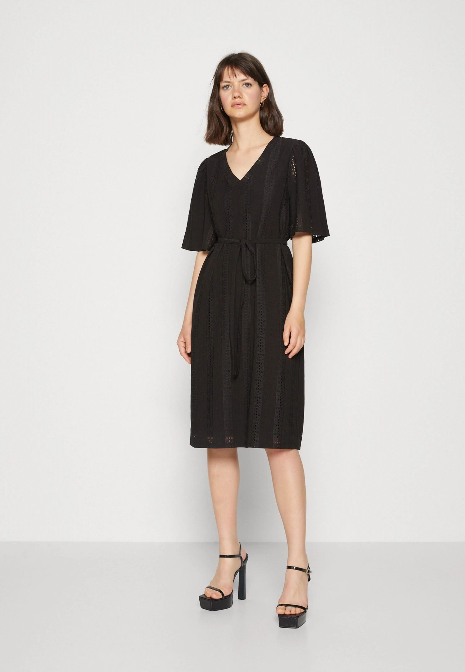 Vila Viagatha V-Neck 2/4 Knee Dress - Day Dress - Black 1 Vila Viagatha V-Neck 2/4 Knee Dress - Day Dress - Black