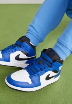 AIR JORDAN 1 MID - High-top Trainers - White/black/lt Smoke Grey -Modern Classic Shoes Store 7e5ff044f5f94d6093e91e4ae3af8505 1