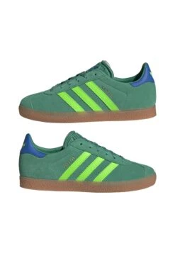 Adidas Originals GAZELLE KIDS - Trainers - Semi Court Green Solar Green Bluebird -Modern Classic Shoes Store 7f76ce07adf64ba6a2966923c8ac5f08