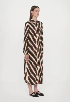 DIANE VON FURSTENBERG KARRINGTON DRESS - Shirt Dress - Brown 8 DIANE VON FURSTENBERG KARRINGTON DRESS - Shirt Dress - Brown -Modern Classic Shoes Store 80053fa9a10e4f5bb87ae5c8b6e5a833