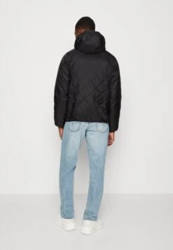 Santa Cruz Revel Jacket Unisex - Light Jacket - Black -Modern Classic Shoes Store 810153042d3a4d059b002bd53fc68a1a