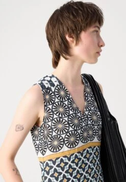 Marc O'Polo DRESS SLEEVELESS V NECK FIT AND FLARE SHAPE CUTLINES PRINTED - Day Dress - Multi/white 13 Marc O'Polo DRESS SLEEVELESS V NECK FIT AND FLARE SHAPE CUTLINES PRINTED - Day Dress - Multi/white -Modern Classic Shoes Store 8461b2321cab435b901e3e88fbe40c94