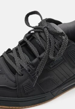 Globe SABRE - Trainers - Dark Shadow/phantom 25 Globe SABRE - Trainers - Dark Shadow/phantom -Modern Classic Shoes Store 85d51cf183f04c0d89c76d0f1386c876