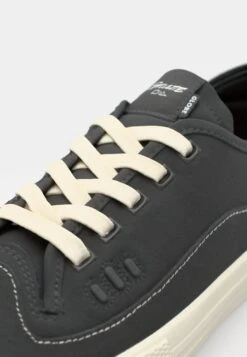 Globe GILLETTE - Trainers - Black -Modern Classic Shoes Store 8ae2377f9c8b46dca1d5ea573931cb61