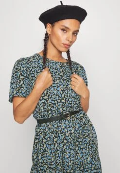 Pieces Petite Pcnya Dress - Day Dress -Modern Classic Shoes Store 8bd010616d384f96bb67cef96f8d639e