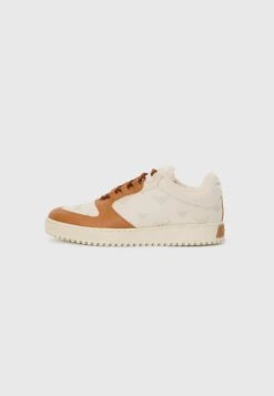 Emporio Armani Trainers - Off-white/cognac