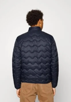 Lyle & Scott Crest Quilted Jacket - Light Jacket - Dark Navy -Modern Classic Shoes Store 8e95a817ab5f4d2a8dd9b8e2ab8ee3e8