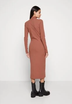 Minimum Ressy - Shift Dress -Modern Classic Shoes Store 921608c529d6435a9bf0ea2cbd84be71