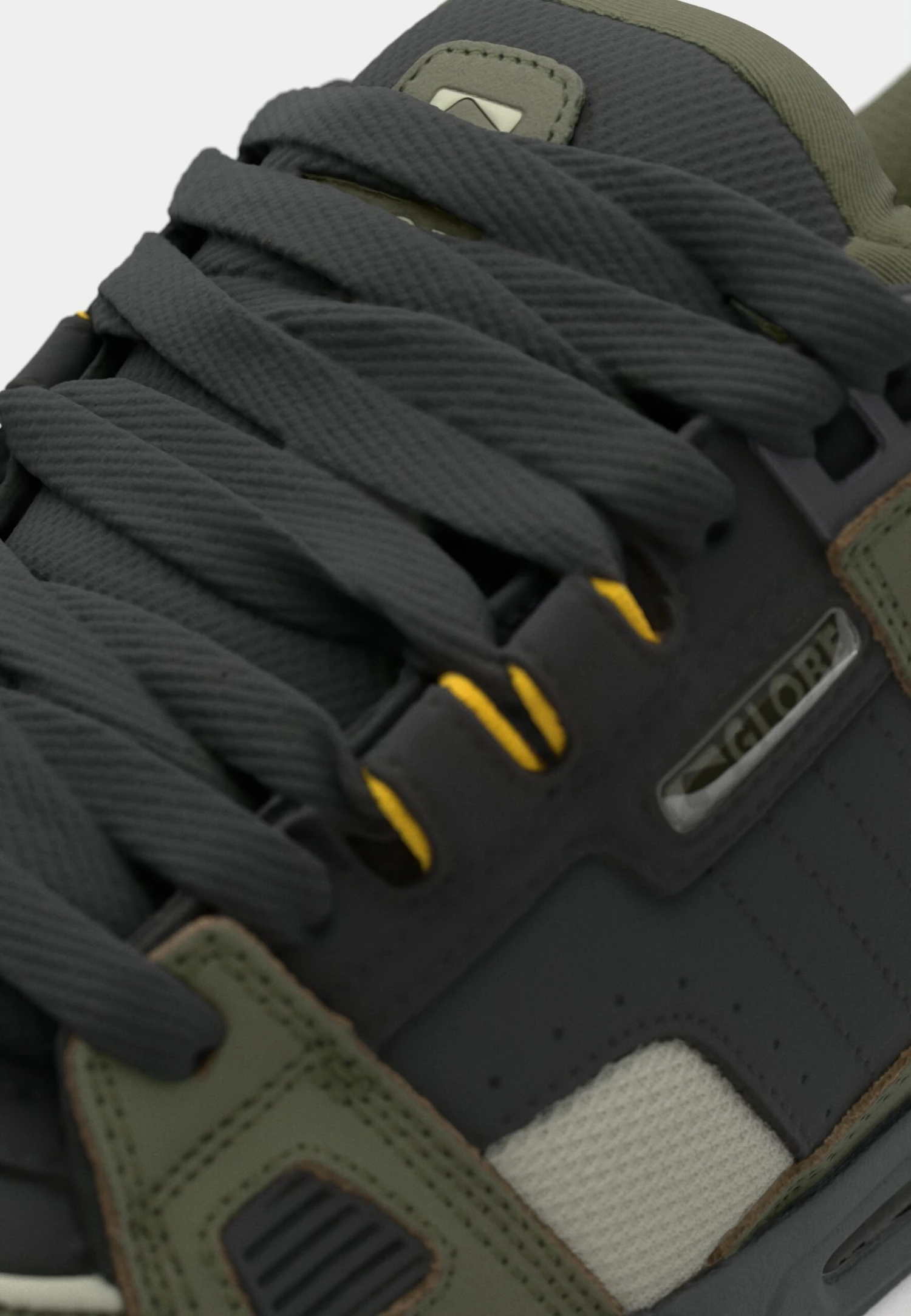 Globe SABRE - Trainers - Black/army 3 Globe SABRE - Trainers - Black/army - Image 3