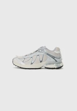 XT WHISPER UNISEX - Trainers - Silver-coloured/lunar Rock/silver-coloured Cloud