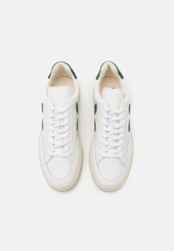 Veja V-12 - Trainers - Extra White/Cyprus -Modern Classic Shoes Store 972f0a6b59bb40fe858cd53bb7d842b4