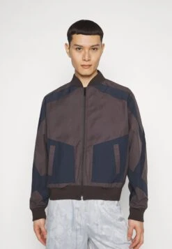 KOCHÉ Sportsjacket - Bomber Jacket - Brown/Black 9 KOCHÉ Sportsjacket - Bomber Jacket - Brown/Black -Modern Classic Shoes Store 9772477b271c4cd4bc01f677dc66d3ce