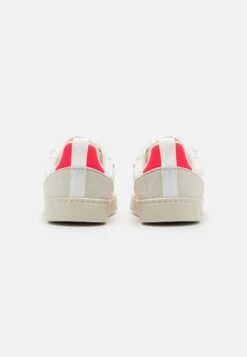 Veja Small Unisex - Trainers - White/Rose-Fluo -Modern Classic Shoes Store 98154369abb34068a78ddd50df93e902