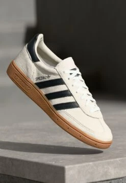 Adidas Originals HANDBALL SPEZIAL - Trainers - Alumina Clear Sky Gum -Modern Classic Shoes Store 9836e20da5464757999e02c2538195e2