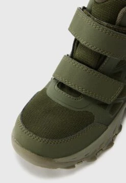 Viking TRACK MID WP UNISEX - High-top Trainers - Olive -Modern Classic Shoes Store 99a234e67cbd4f519105e9973479a076