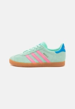 Adidas Originals GAZELLE KIDS - Trainers - Semi Court Green Solar Green Bluebird -Modern Classic Shoes Store 9b23f1feb4f04c1f802b19971ac9c97b