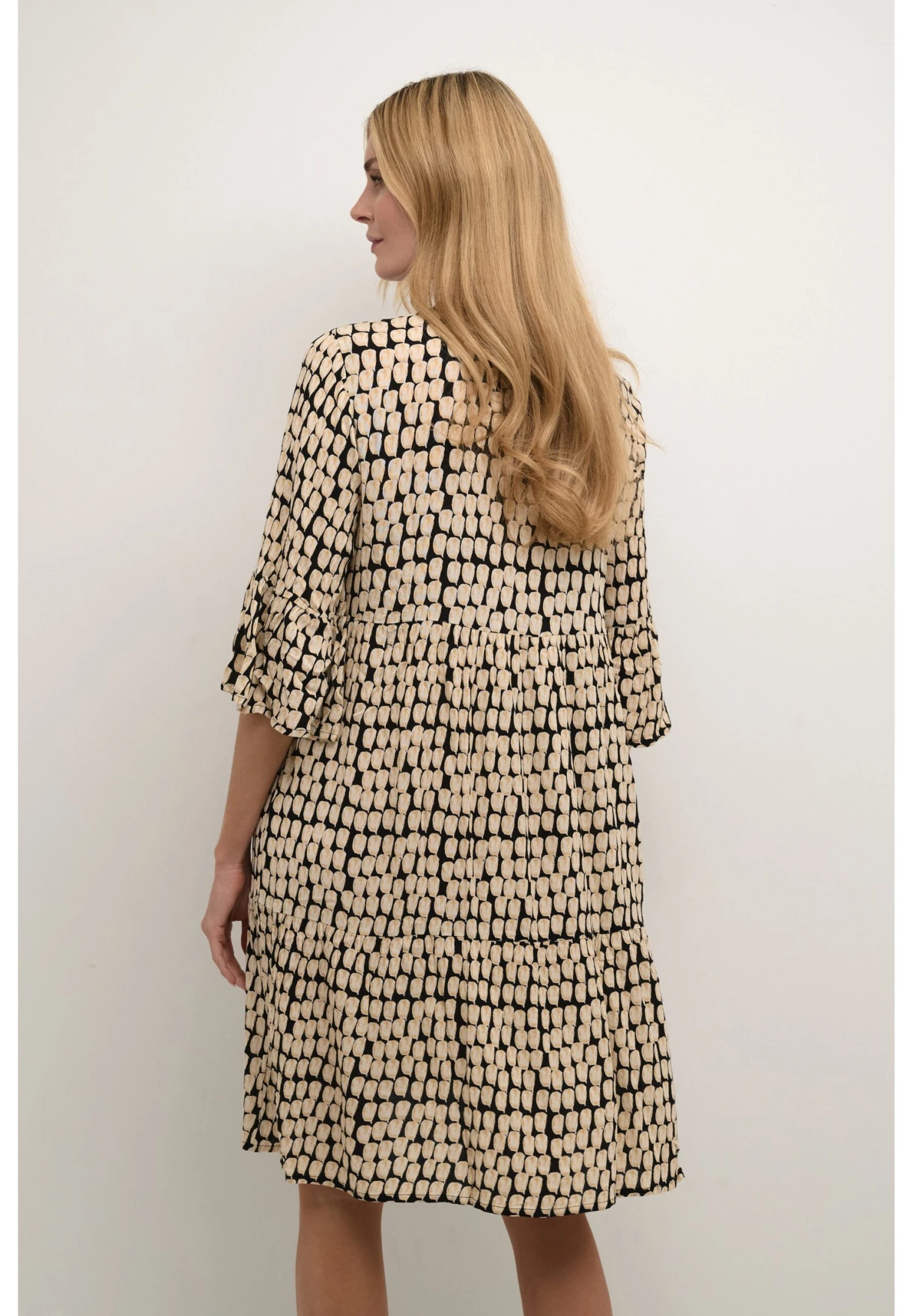 Kaffe KAEDITA AMBER - Day Dress - Black Sand Graphic Dot 3 Kaffe KAEDITA AMBER - Day Dress - Black Sand Graphic Dot - Image 3