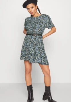 Pieces Petite Pcnya Dress - Day Dress -Modern Classic Shoes Store 9d1c244b46ae4f55b5de2f3ccc6b6343