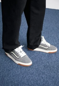 Vans HYLANE UNISEX - Skate Shoes - Black/yellow -Modern Classic Shoes Store 9e20c21af8704cb4b9f63297d6d40d24