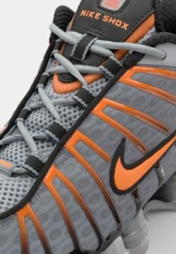 Nike Sportswear SHOX TL - Trainers - Light Smoke Grey/bright Mandarin/black -Modern Classic Shoes Store 9e2ee5796b684719bb4364fa438525d5