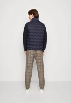 Lyle & Scott Crest Quilted Gilet - Waistcoat -Modern Classic Shoes Store a9b4dc1c1c3a48d2befca6866a9f037b