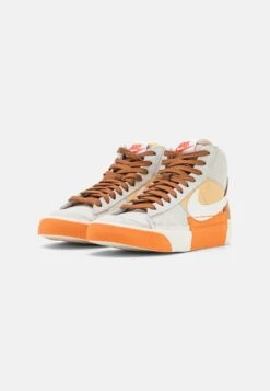 Nike Sportswear Blazer Mid 77 Pro Club - High-Top Trainers - Light Bone/Sail/Sesame/Pecan/Sail/Hot Curry -Modern Classic Shoes Store aabf6d2a205c4d2ead786cb915e9c445