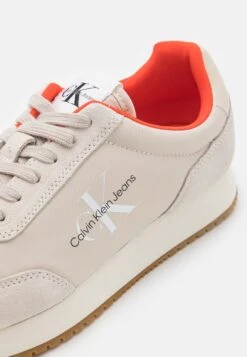 Calvin Klein Jeans Retro Runner - Trainers - Eggshell/Creamy White/Travertine -Modern Classic Shoes Store ac02c9cad92e4d3093063cb77c84e51a