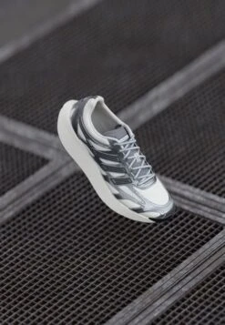 Adidas Originals ADIZERO ARUKU UNISEX - Trainers - Silver-coloured Metallic/crystal White/grey Three