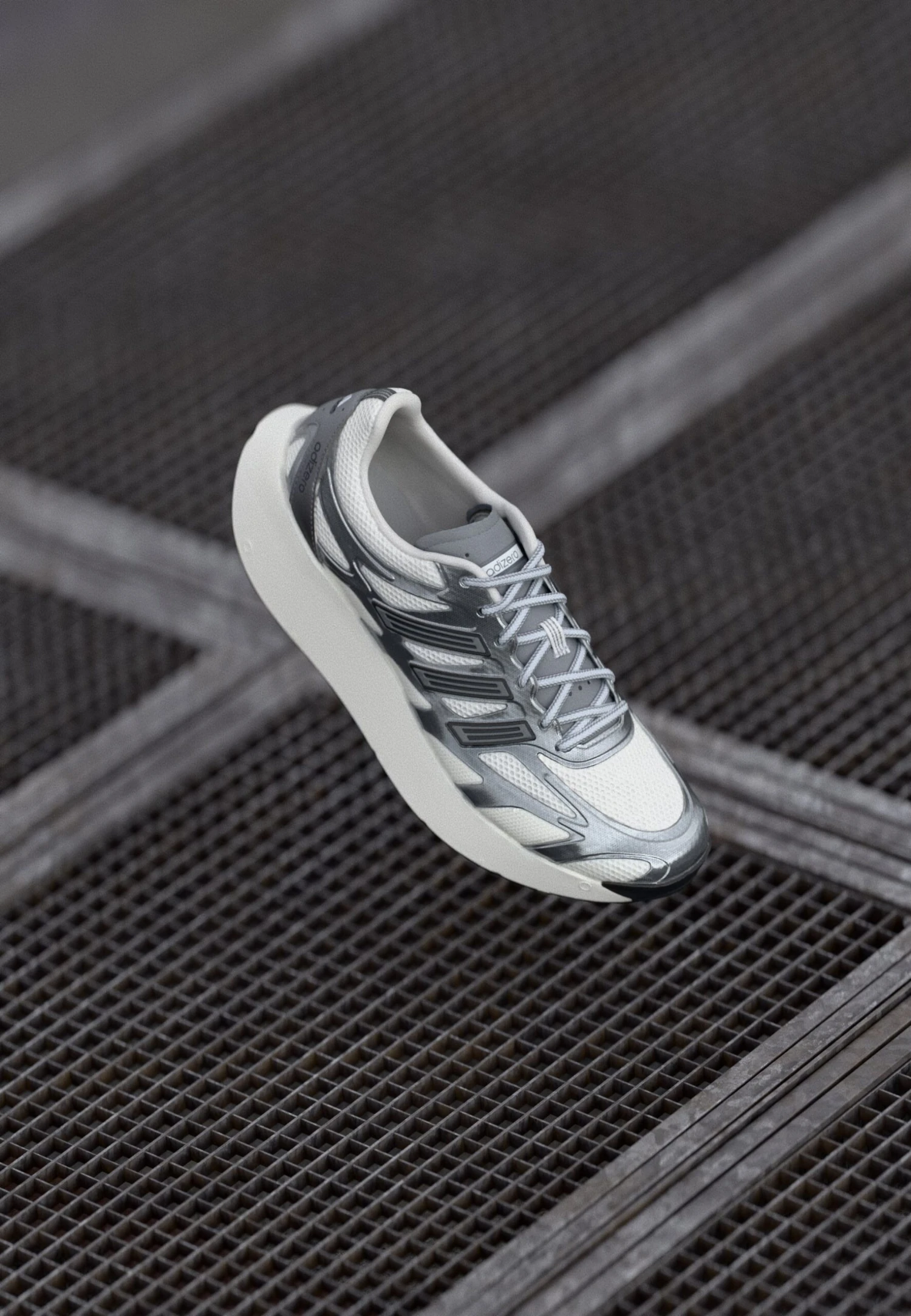 Adidas Originals ADIZERO ARUKU UNISEX - Trainers - Silver-coloured Metallic/crystal White/grey Three 1 Adidas Originals ADIZERO ARUKU UNISEX - Trainers - Silver-coloured Metallic/crystal White/grey Three
