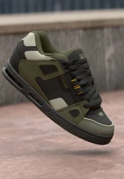 Globe SABRE - Trainers - Black/army