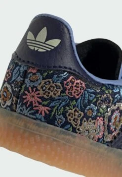 Adidas Originals GAZELLE LIBERTY LONDON COMFORT CLOSURE ELASTIC LACE KIDS - Trainers - Gum -Modern Classic Shoes Store b273847f8a024dfb9352e37f8eb0aa99