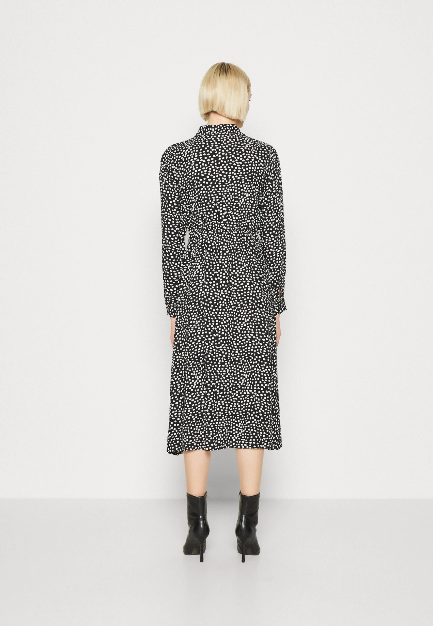 Pieces Pcnova Midi Dress - Shirt Dress - Black/Cloud Dancer 3 Pieces Pcnova Midi Dress - Shirt Dress - Black/Cloud Dancer - Image 3