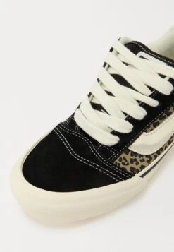 Vans KNU SKOOL - Trainers - Black 20 Vans KNU SKOOL - Trainers - Black -Modern Classic Shoes Store b37c1417143646c8b9a8028e8d1e4b45