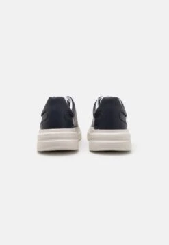 Guess ELBA - Trainers - Blue/white 9 Guess ELBA - Trainers - Blue/white -Modern Classic Shoes Store b6df7aa1b7e84d67883c8768e6eccd47