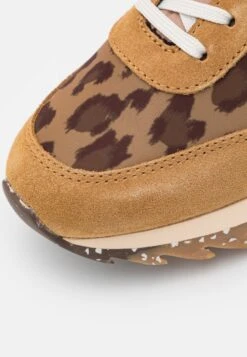 Rag & Bone Retro Runner - Trainers - Tan -Modern Classic Shoes Store b71b6022815a491d8a90db69a71010c7