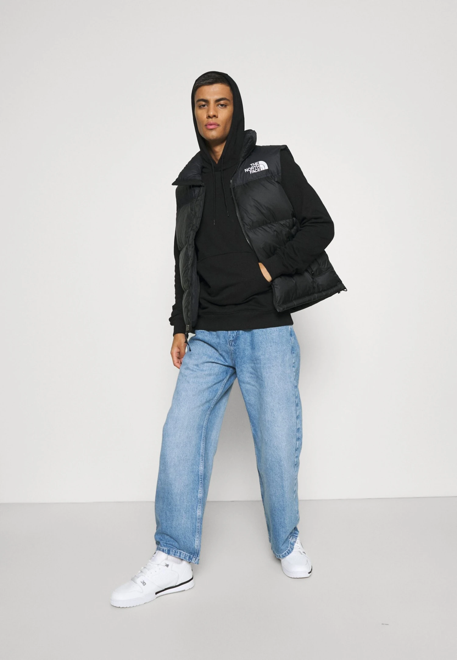 The North Face Retro Nuptse Vest Unisex - Waistcoat - Black 2 The North Face Retro Nuptse Vest Unisex - Waistcoat - Black - Image 2