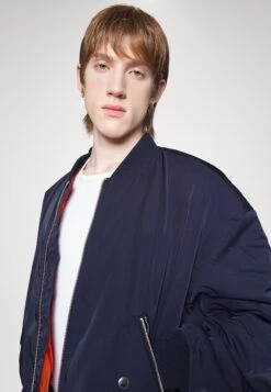 WEEKDAY Tyreese Jacket - Bomber Jacket - Navy -Modern Classic Shoes Store b9a55dbf62db4786b5b55b0df3cb8563